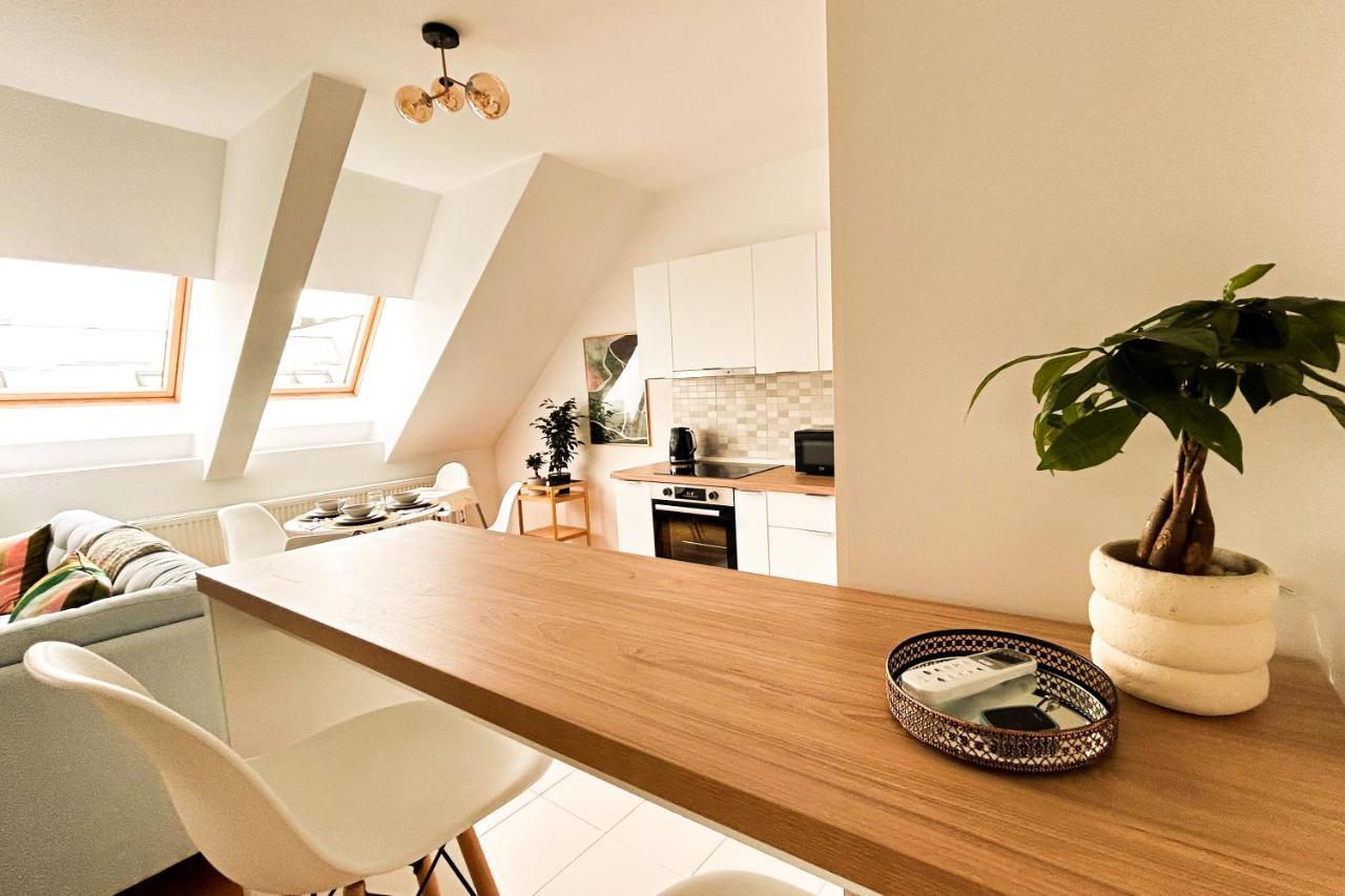 Downtown C22 Apartment Bukares Bagian luar foto