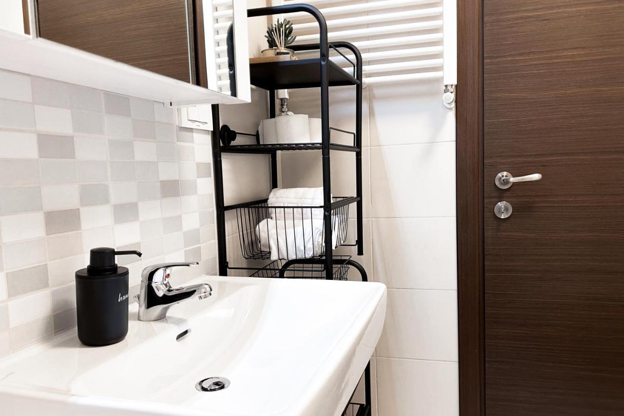 Downtown C22 Apartment Bukares Bagian luar foto