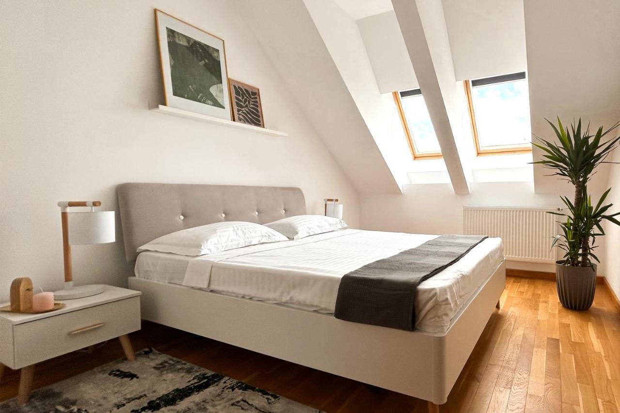Downtown C22 Apartment Bukares Bagian luar foto